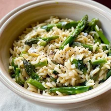 Salade d’orzo au citron et asperges : Une recette incroyable et essentielle à découvrir